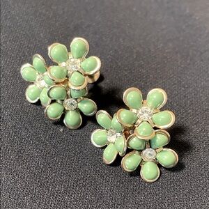 1970s mint screw back floral earrings